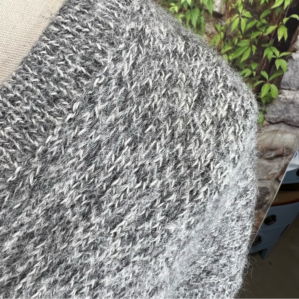 FACTORIA PEREZ Peruvian Luxury Artisan Gray Baby Alpaca Cardigan, XL - Picture 8 of 11